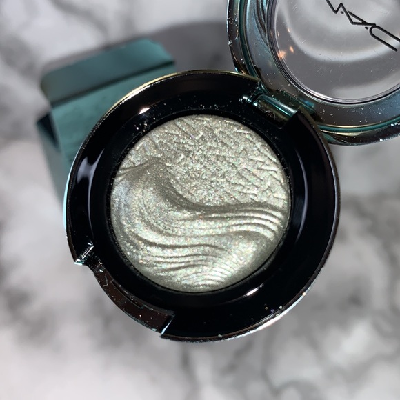 SILVER SUN Alluring Aquatic Extra Dimension Eyeshadow Collection MAC - Picture 5 of 16